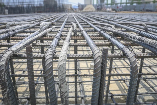 Galvanized rebar offers superior corrosion resistance, extending concrete lifespan and cutting maintenance costs. Galvanized Rebar Infrastructure Benefits