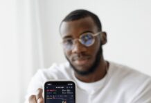 Trading platforms in Kenya: Comparing execution, charting tools and risk management features